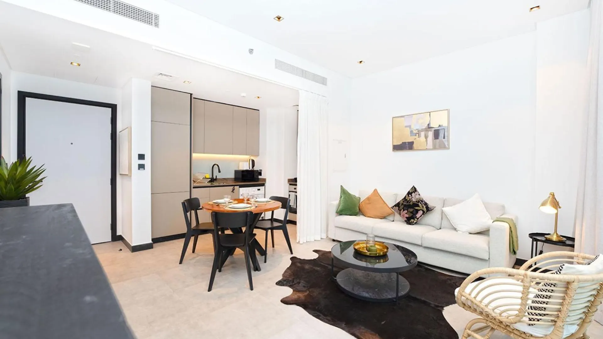 Easygo - Northside Tower 2 Canal View Dubai Apartment